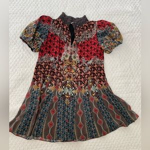 Alice + Olivia smocked neck, puff sleeve a line print dress. Worn twice. Sz 6.